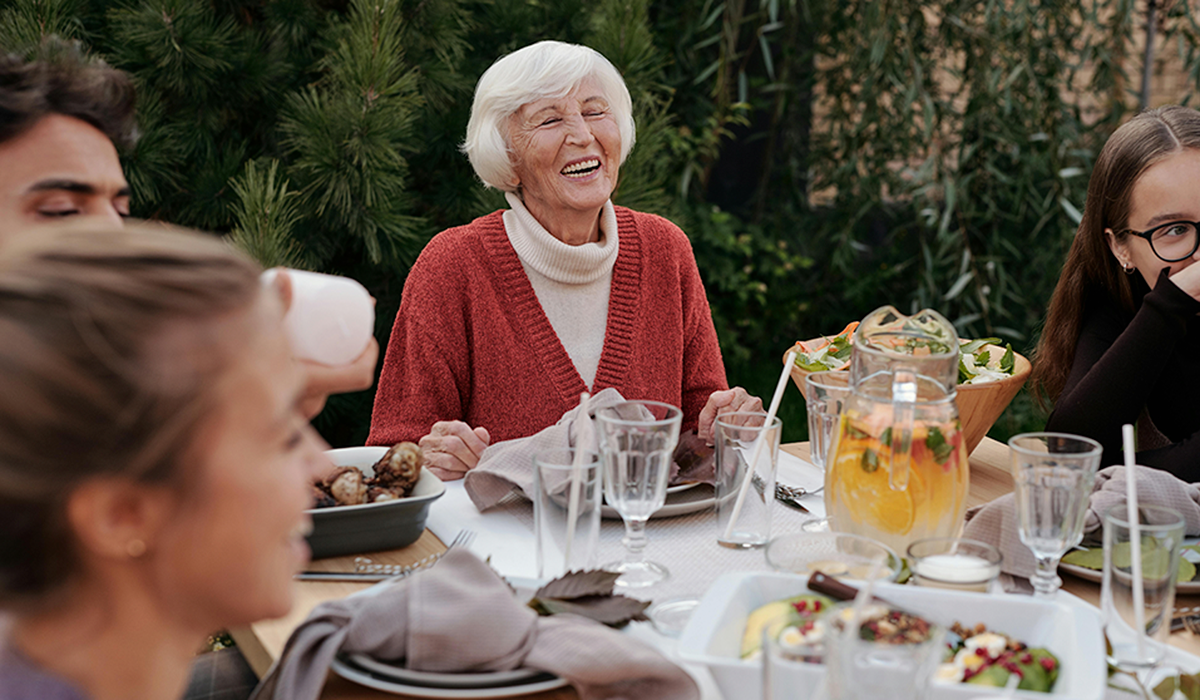 Alimentation et prévention des chutes : le rôle du calcium, de la vitamine D et de l’hydratation