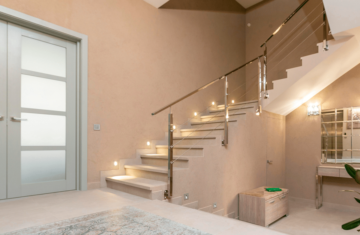 Plan antichute : repères visuels sur les marches